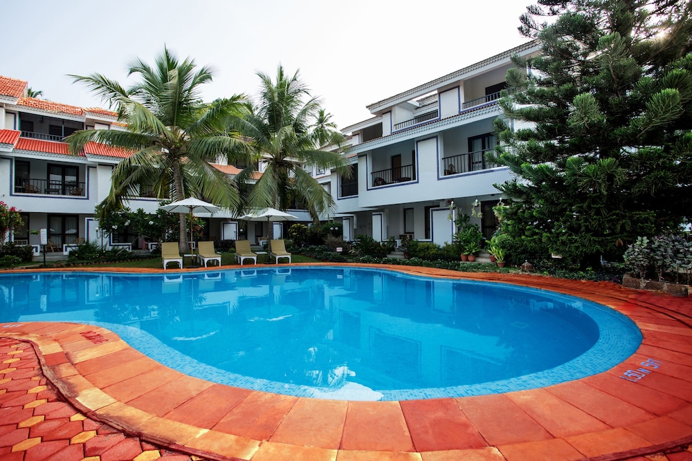 Resort Lagoa Azul — Swimming pool in Arpora, Goa