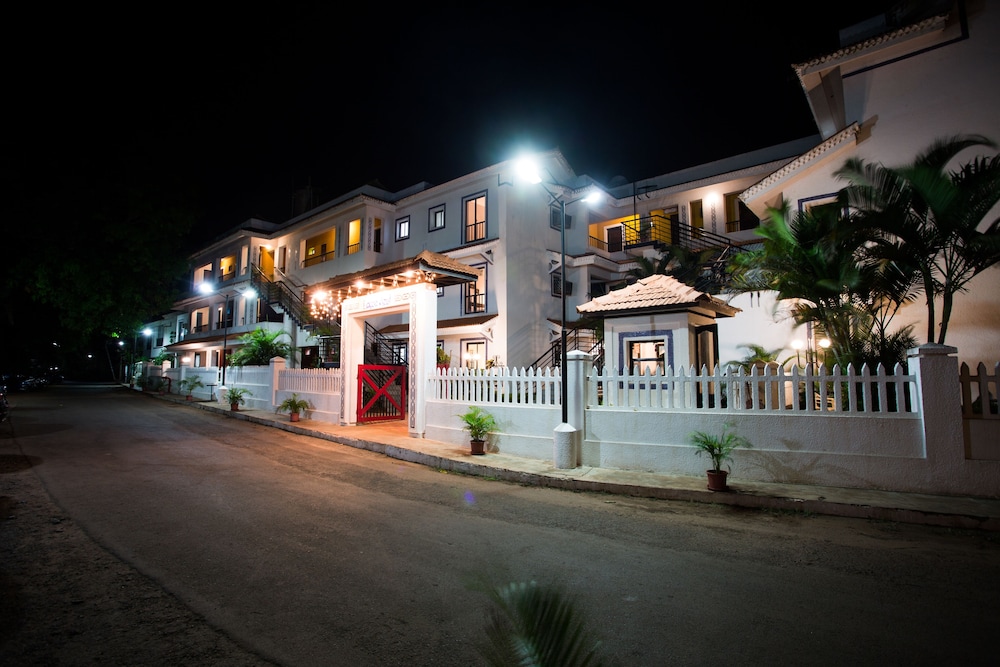 Resort Lagoa Azul — Hotel building in Arpora, Goa