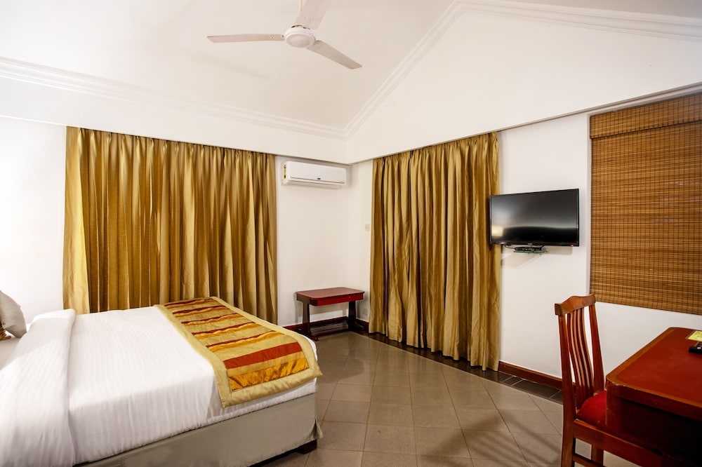 Resort Lagoa Azul — Hotel rooms in Arpora, Goa