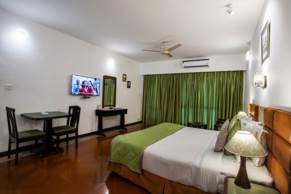 Resort Lagoa Azul — Hotel rooms in Arpora, Goa
