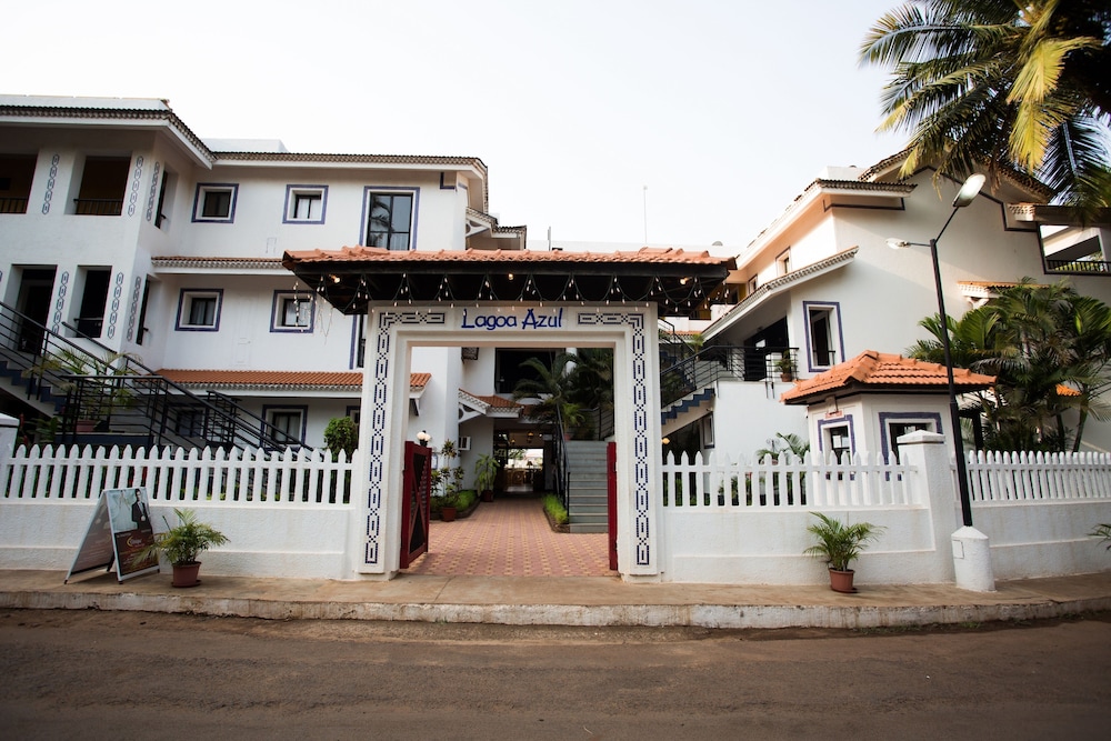 Resort Lagoa Azul — Hotel building in Arpora, Goa