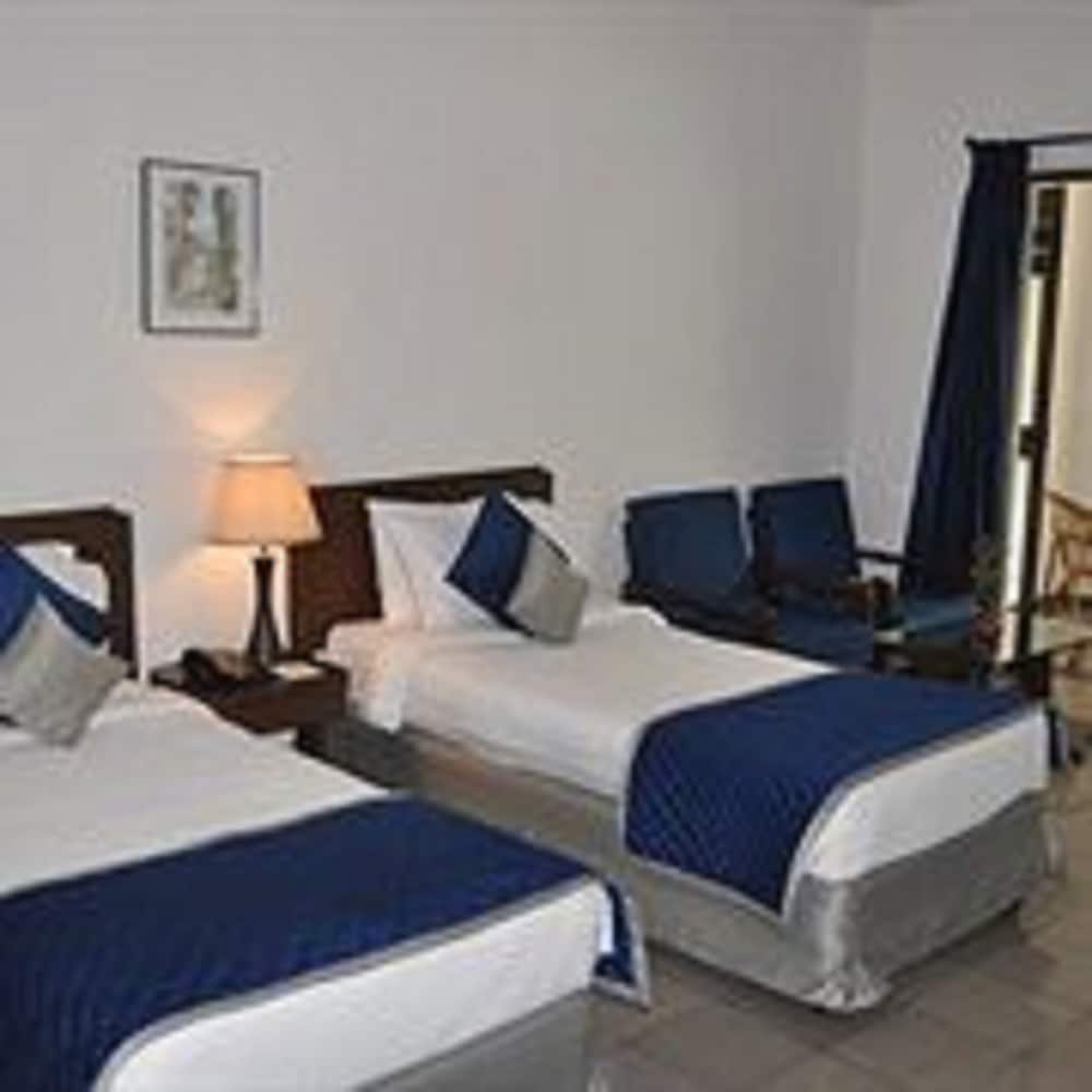 Resort Lagoa Azul — Hotel rooms in Arpora, Goa
