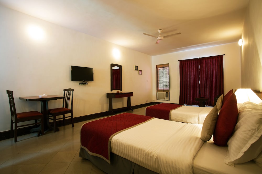 Resort Lagoa Azul — Hotel rooms in Arpora, Goa
