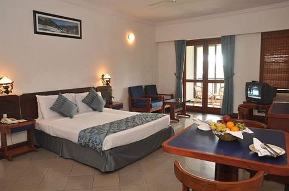 Resort Lagoa Azul — Hotel rooms in Arpora, Goa