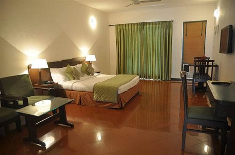Resort Lagoa Azul — Hotel rooms in Arpora, Goa