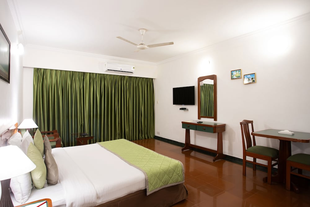 Resort Lagoa Azul — Hotel rooms in Arpora, Goa