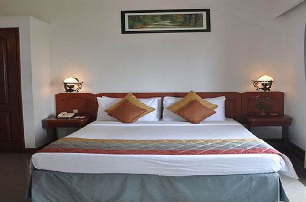 Resort Lagoa Azul — Hotel rooms in Arpora, Goa