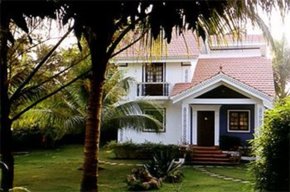Resort Lagoa Azul — Hotel building in Arpora, Goa