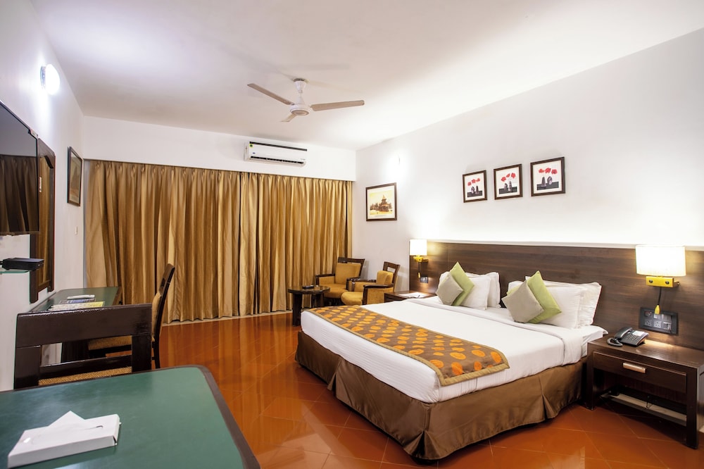 Resort Lagoa Azul — Hotel rooms in Arpora, Goa