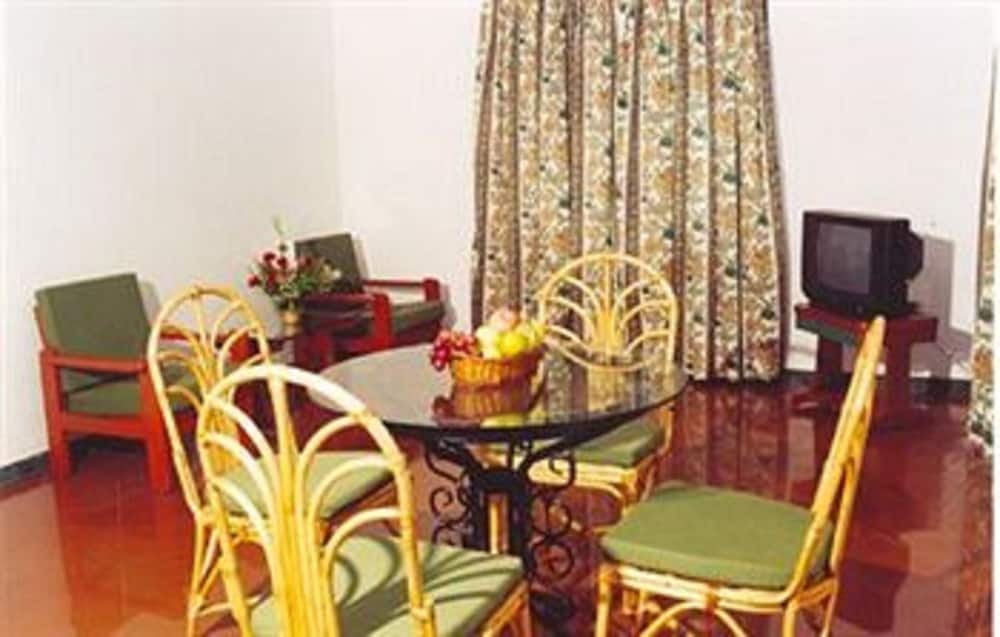 Resort Lagoa Azul — Hotel rooms in Arpora, Goa