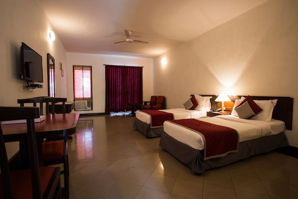 Resort Lagoa Azul — Hotel rooms in Arpora, Goa