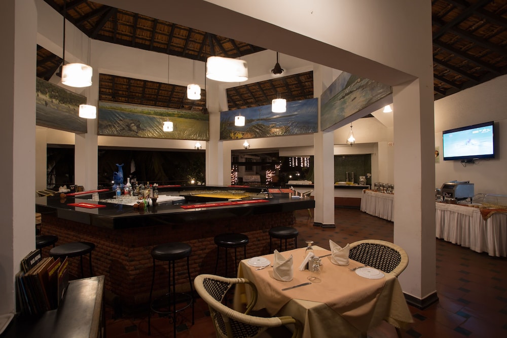 Resort Lagoa Azul — Restaurant & bars in Arpora, Goa