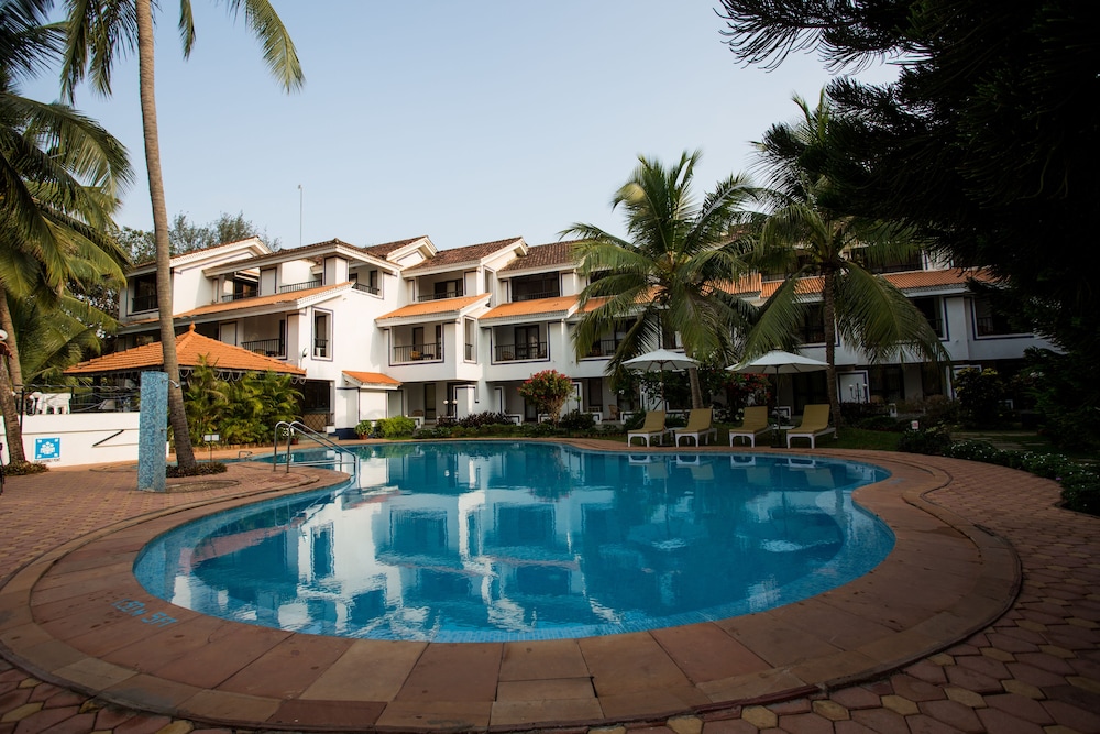 Resort Lagoa Azul — Swimming pool in Arpora, Goa