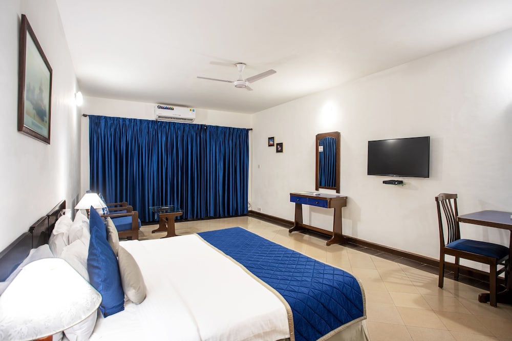 Resort Lagoa Azul — Hotel rooms in Arpora, Goa