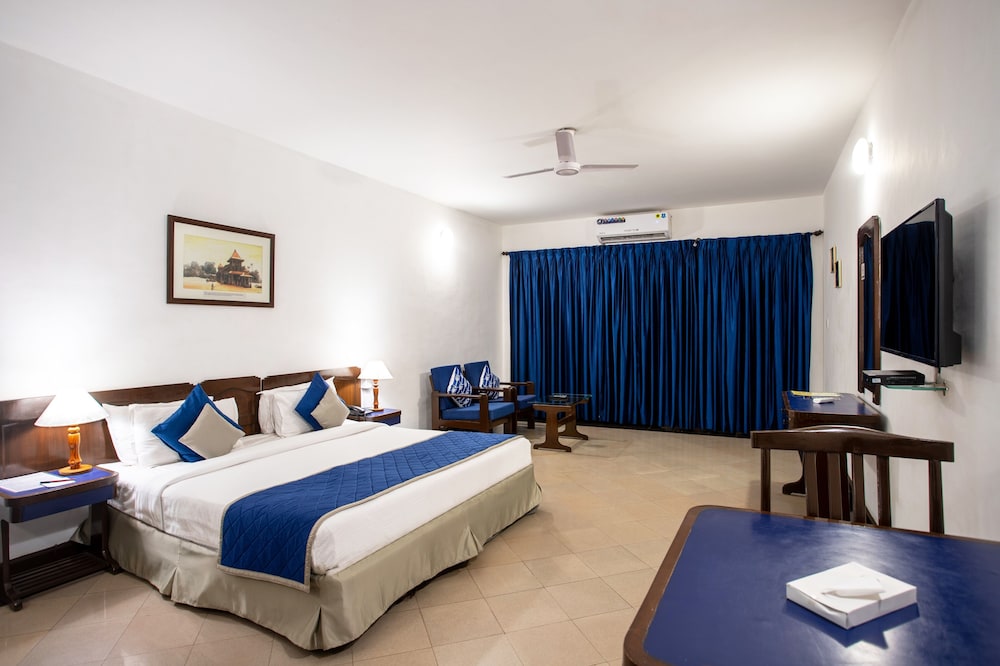 Resort Lagoa Azul — Hotel rooms in Arpora, Goa