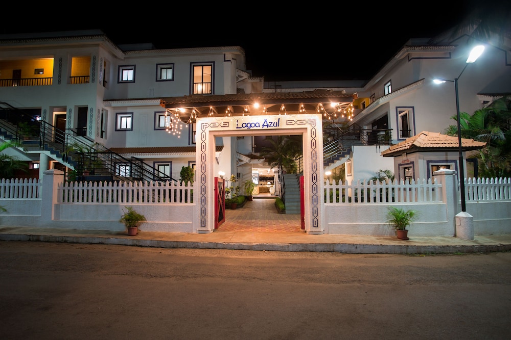 Resort Lagoa Azul — Hotel building in Arpora, Goa