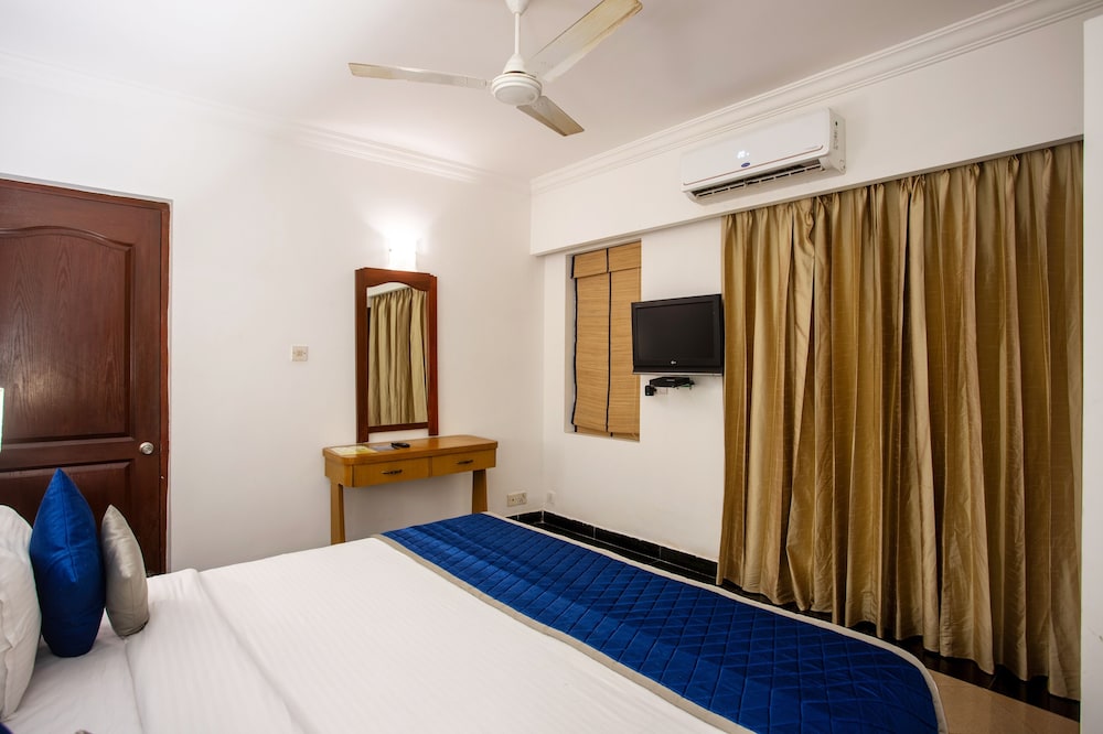 Resort Lagoa Azul — Hotel rooms in Arpora, Goa