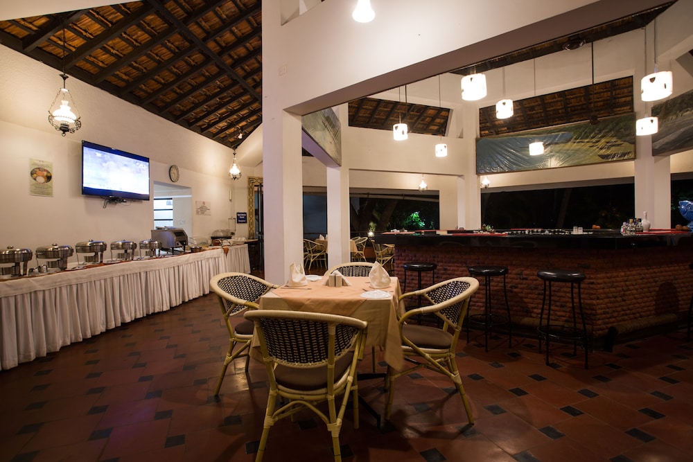Resort Lagoa Azul — Restaurant & bars in Arpora, Goa