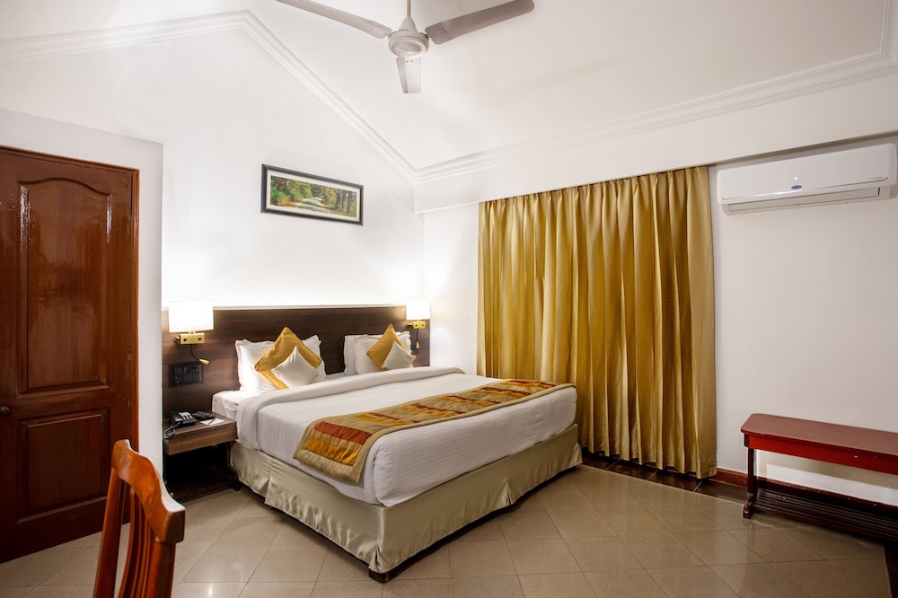 Resort Lagoa Azul — Hotel rooms in Arpora, Goa