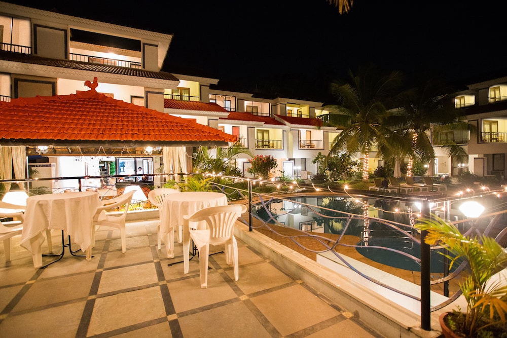 Resort Lagoa Azul — Swimming pool in Arpora, Goa