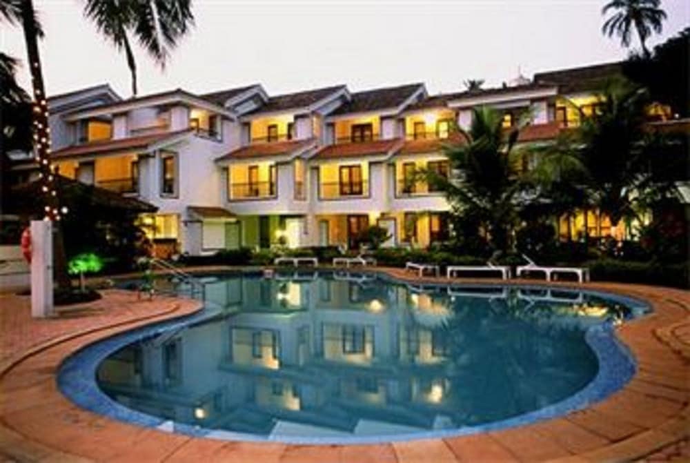 Resort Lagoa Azul — Swimming pool in Arpora, Goa