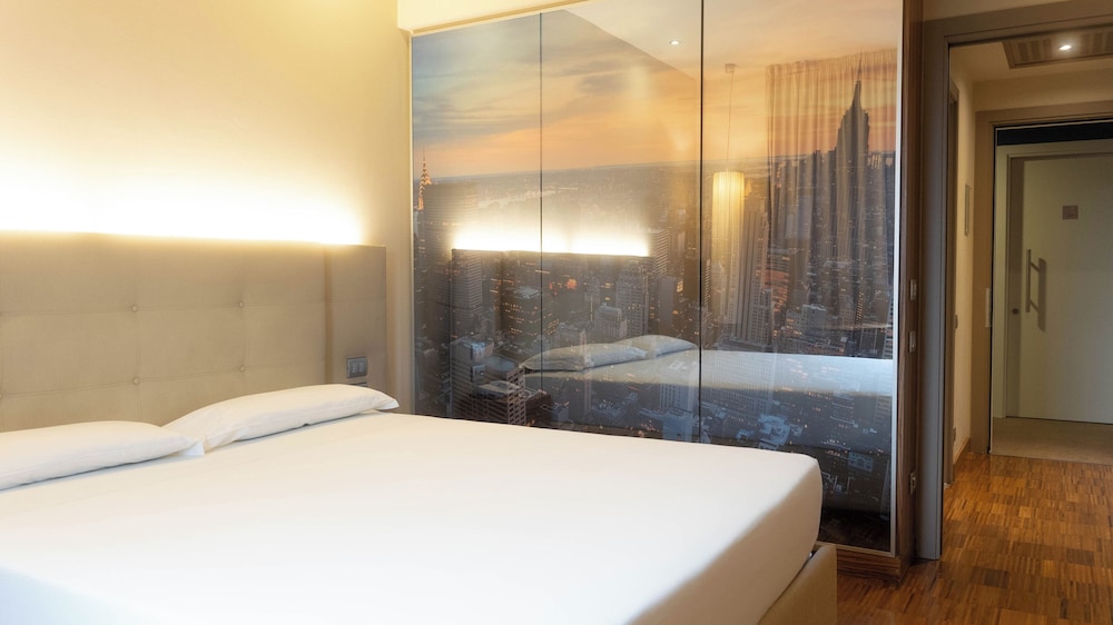 Hotel Cruise — Hotel rooms in Montano Lucino, Lombardy