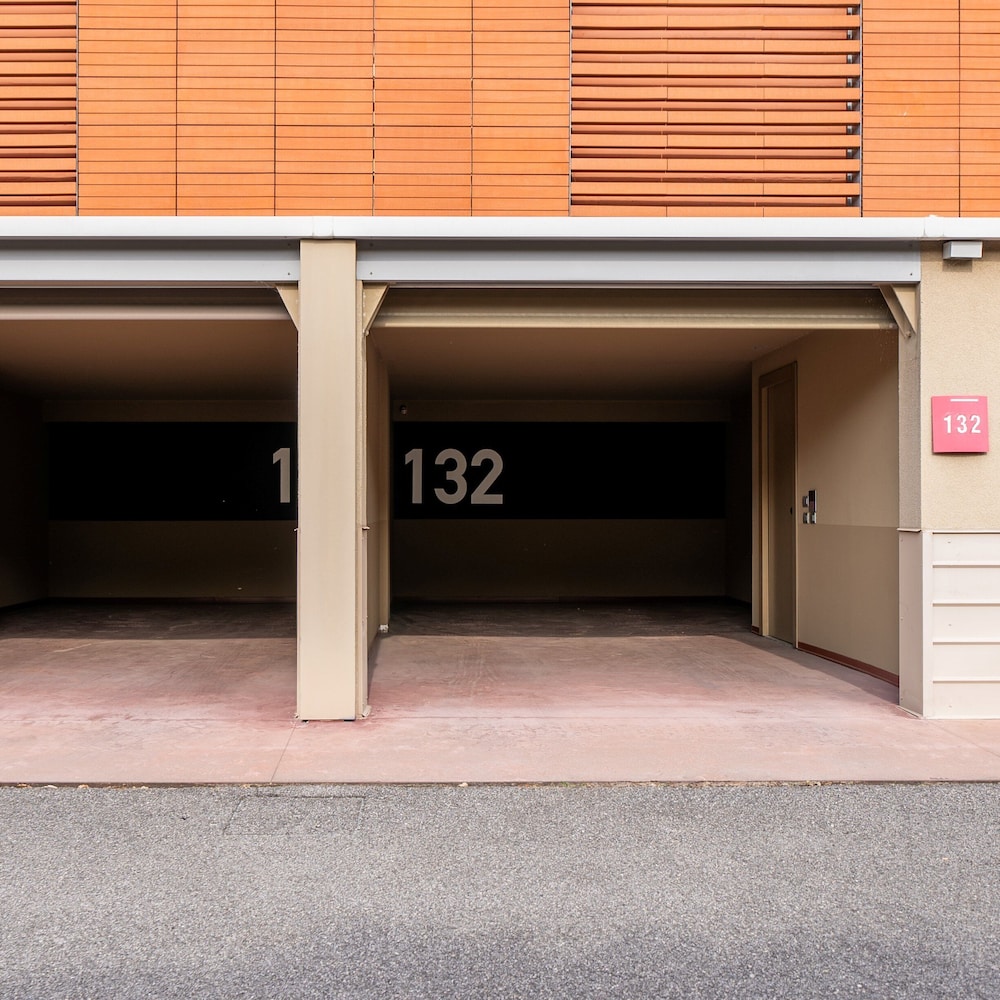 Hotel Cruise — Hotel building in Montano Lucino, Lombardy