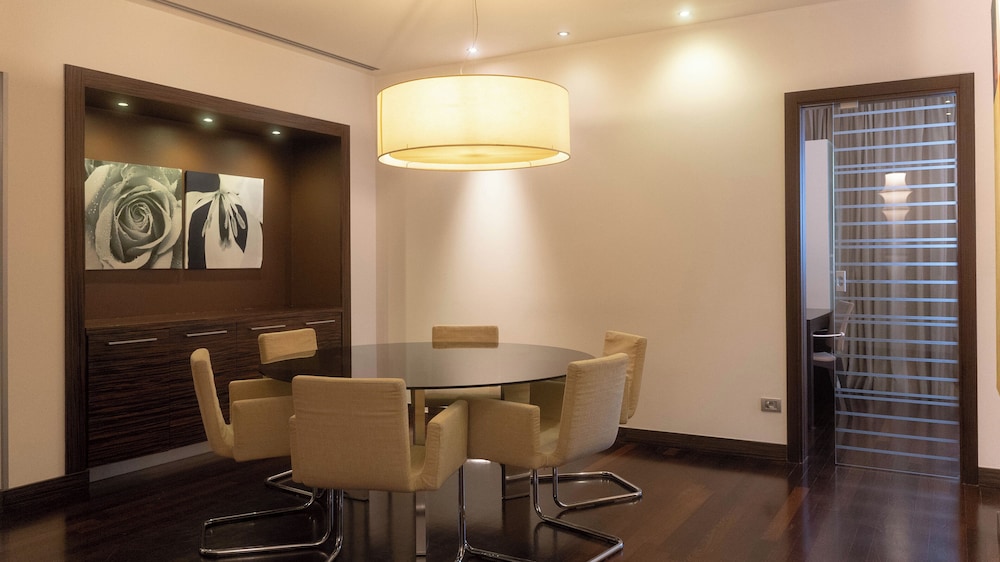 Hotel Cruise — Restaurant & bars in Montano Lucino, Lombardy