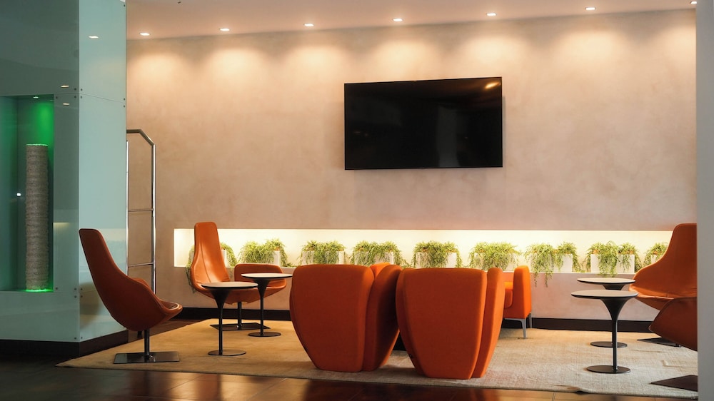 Hotel Cruise — Restaurant & bars in Montano Lucino, Lombardy