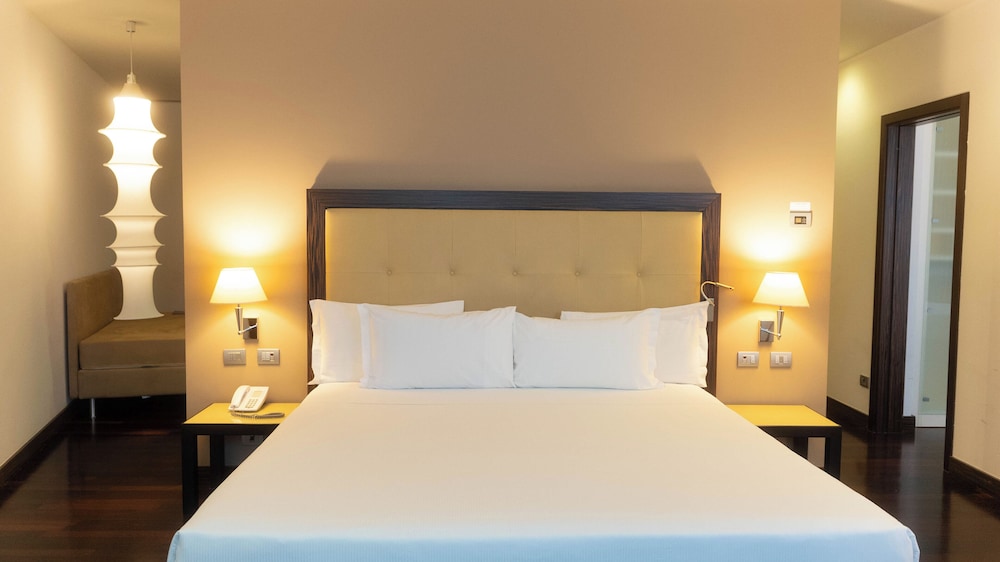 Hotel Cruise — Hotel rooms in Montano Lucino, Lombardy