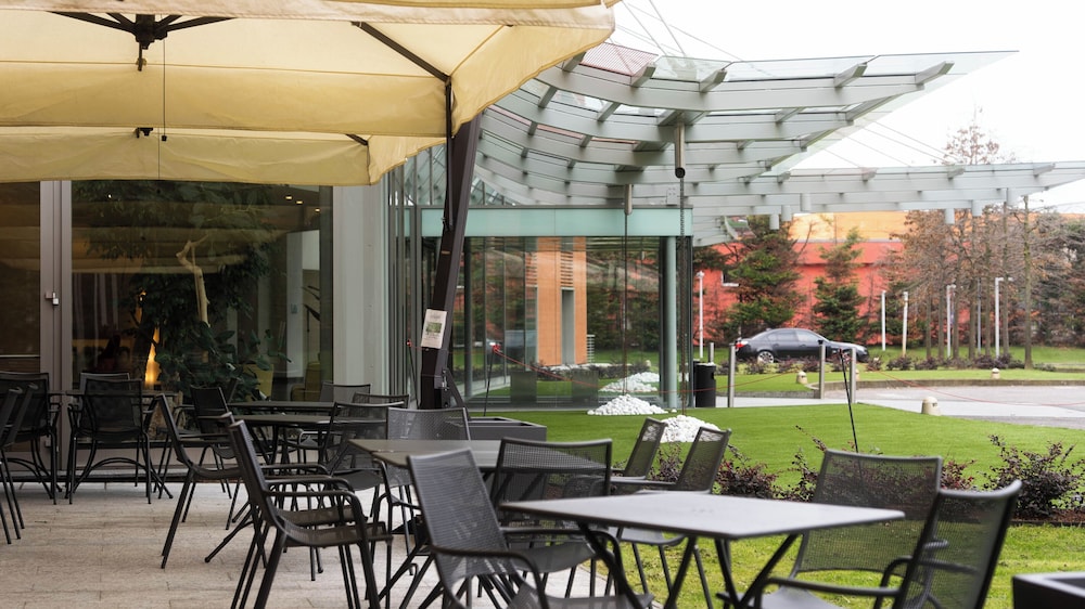 Hotel Cruise — Restaurant & bars in Montano Lucino, Lombardy