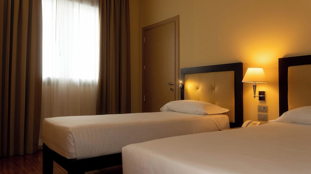 Hotel Cruise — Hotel rooms in Montano Lucino, Lombardy