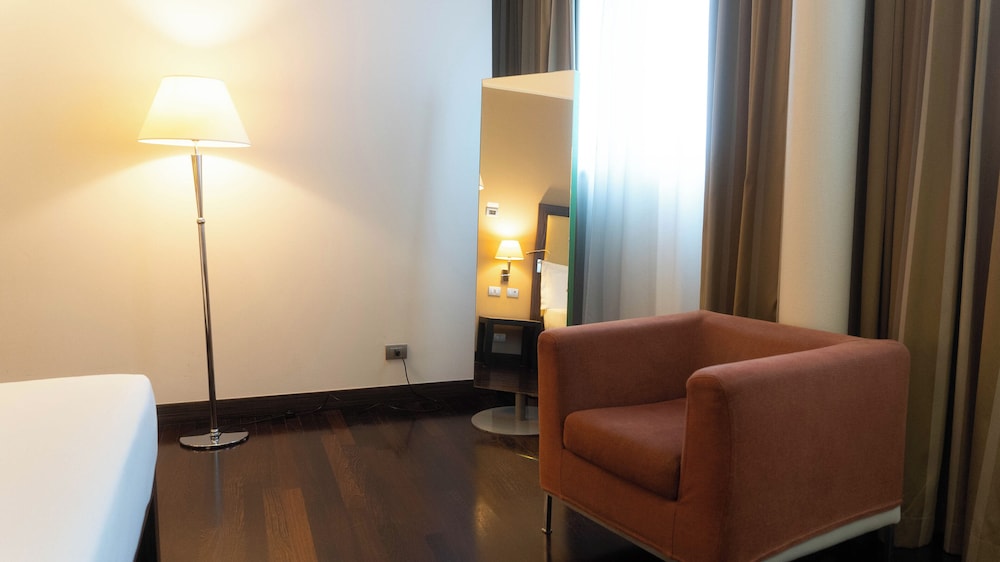 Hotel Cruise — Hotel rooms in Montano Lucino, Lombardy