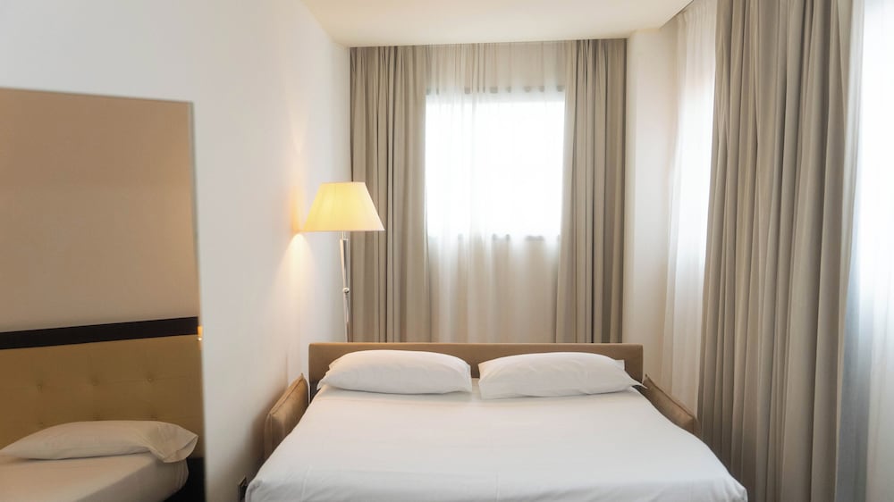 Hotel Cruise — Hotel rooms in Montano Lucino, Lombardy