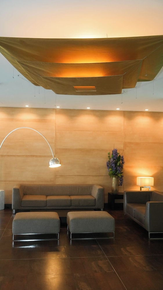 Hotel Cruise — Hotel building in Montano Lucino, Lombardy