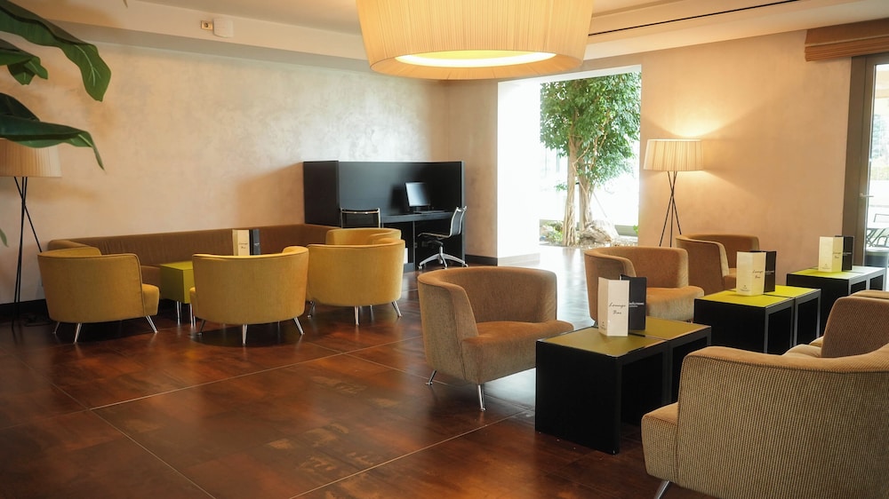 Hotel Cruise — Restaurant & bars in Montano Lucino, Lombardy