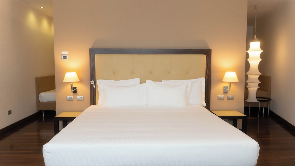 Hotel Cruise — Hotel rooms in Montano Lucino, Lombardy