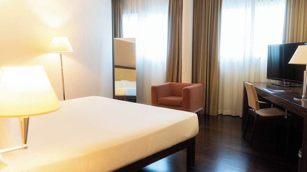 Hotel Cruise — Hotel rooms in Montano Lucino, Lombardy