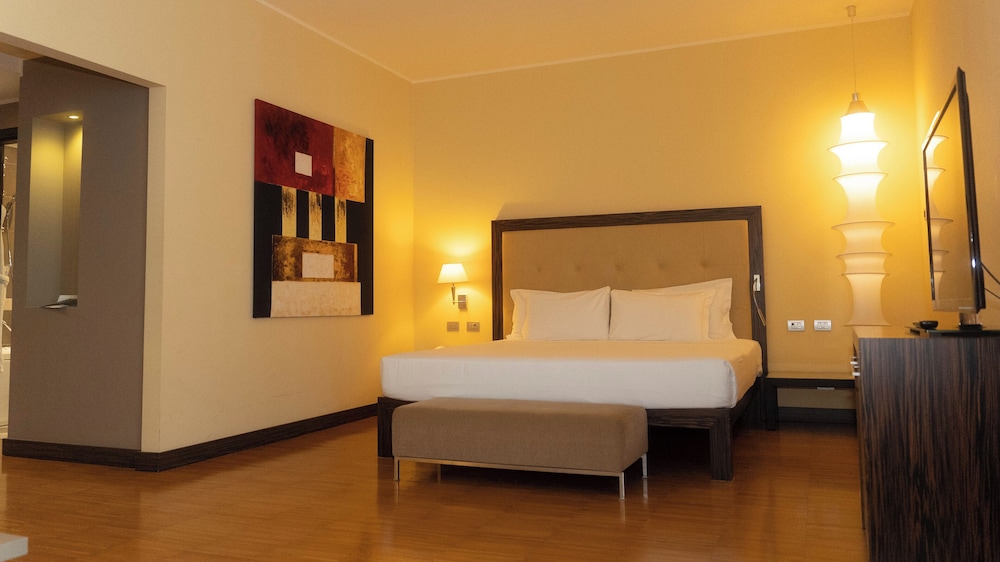 Hotel Cruise — Hotel rooms in Montano Lucino, Lombardy