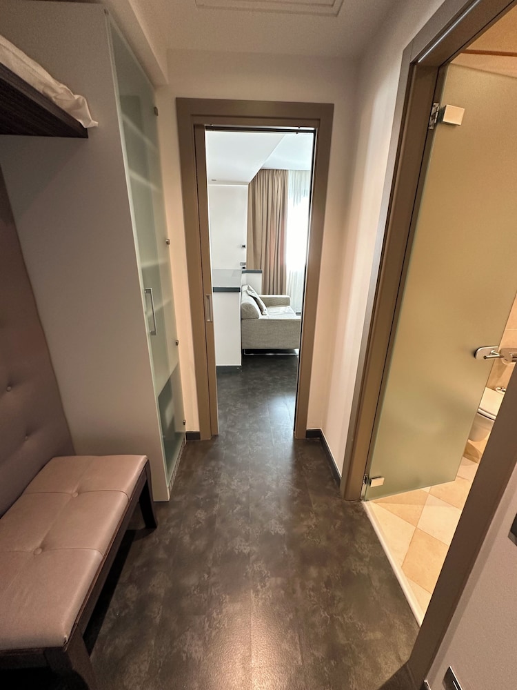 Hotel Cruise — Hotel rooms in Montano Lucino, Lombardy