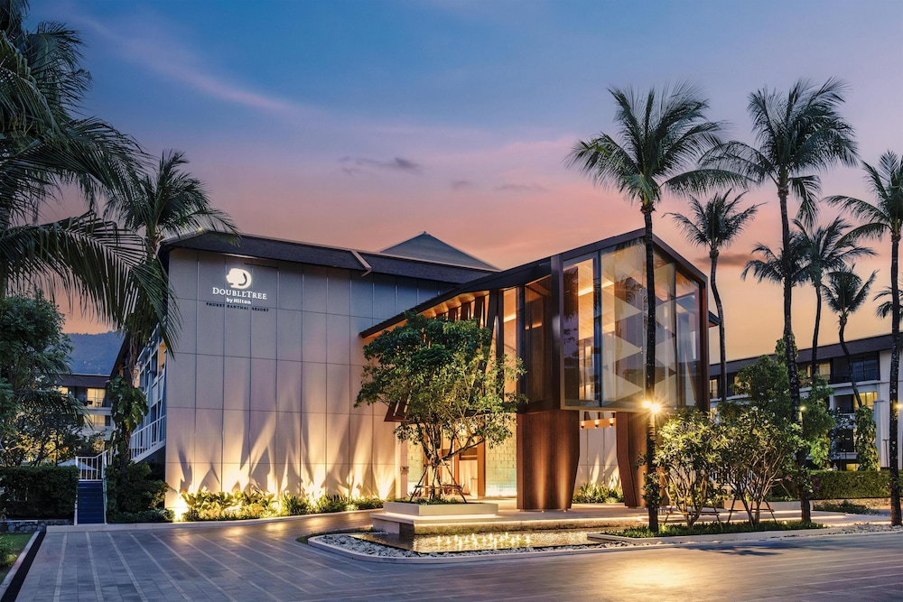 DoubleTree by Hilton Phuket Banthai Resort — Hotel building in Patong Beach, Phuket Province