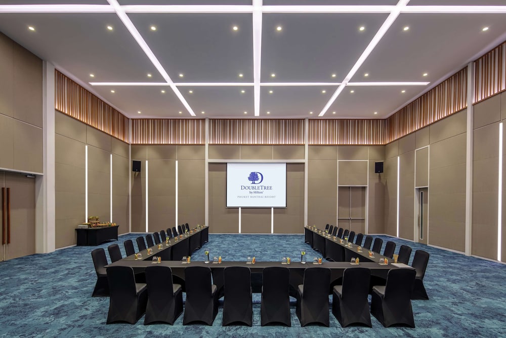 DoubleTree by Hilton Phuket Banthai Resort — Hotel building in Patong Beach, Phuket Province