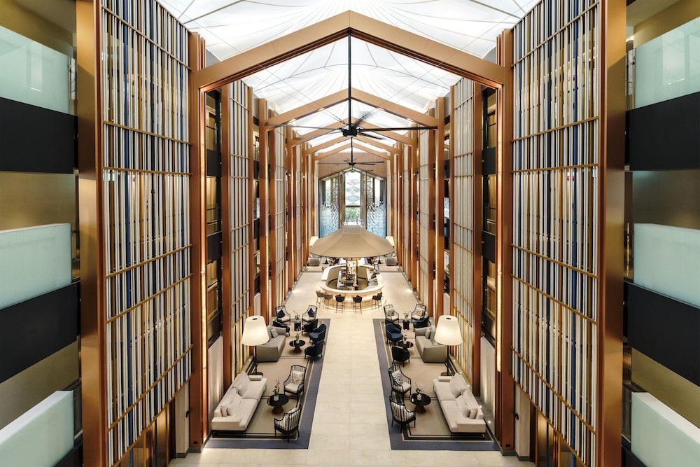 DoubleTree by Hilton Phuket Banthai Resort — Restaurant & bars in Patong Beach, Phuket Province