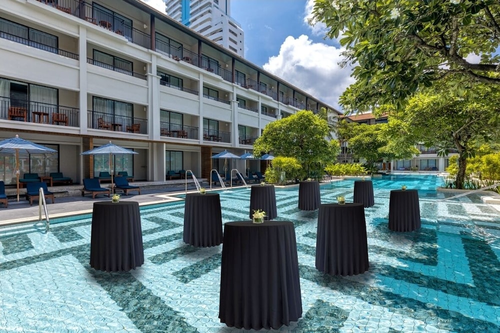 DoubleTree by Hilton Phuket Banthai Resort — Swimming pool in Patong Beach, Phuket Province