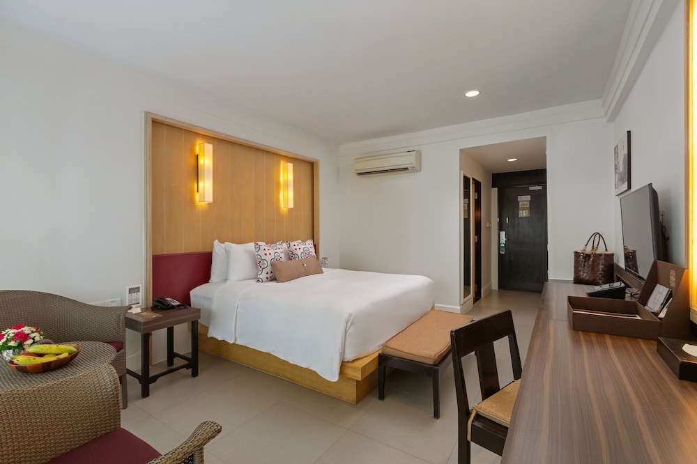 Sawaddi Patong Resort & Spa by Tolani — Hotel rooms in Patong Beach, Phuket Province