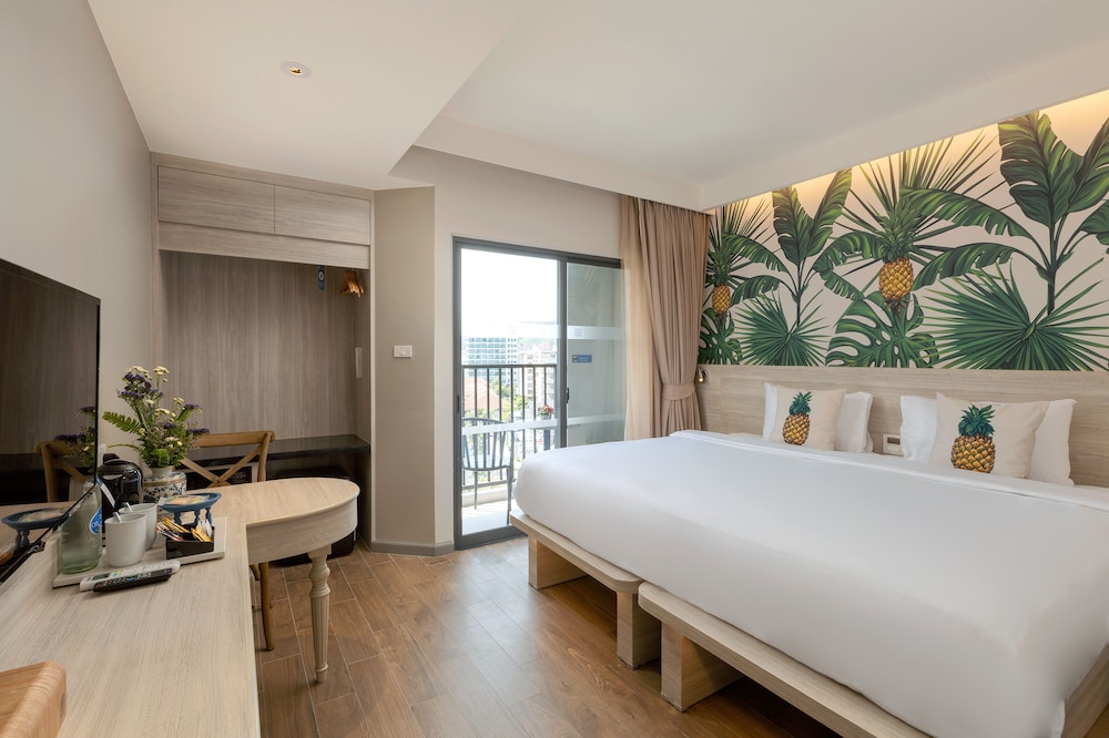 Sawaddi Patong Resort & Spa by Tolani — Hotel rooms in Patong Beach, Phuket Province