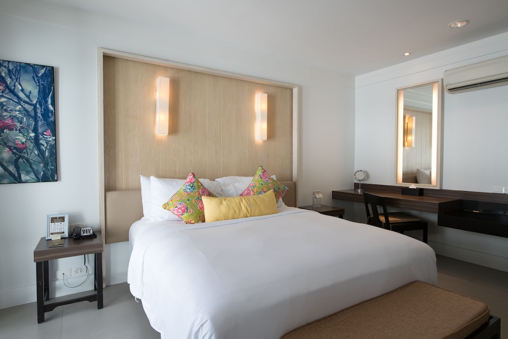Sawaddi Patong Resort & Spa by Tolani — Hotel rooms in Patong Beach, Phuket Province