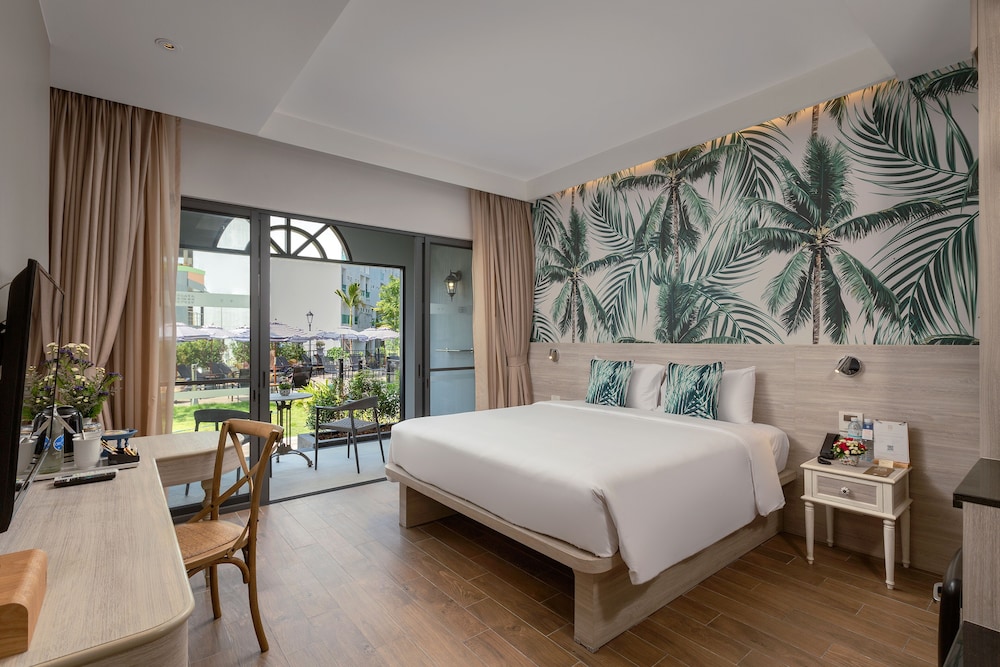 Sawaddi Patong Resort & Spa by Tolani — Hotel rooms in Patong Beach, Phuket Province