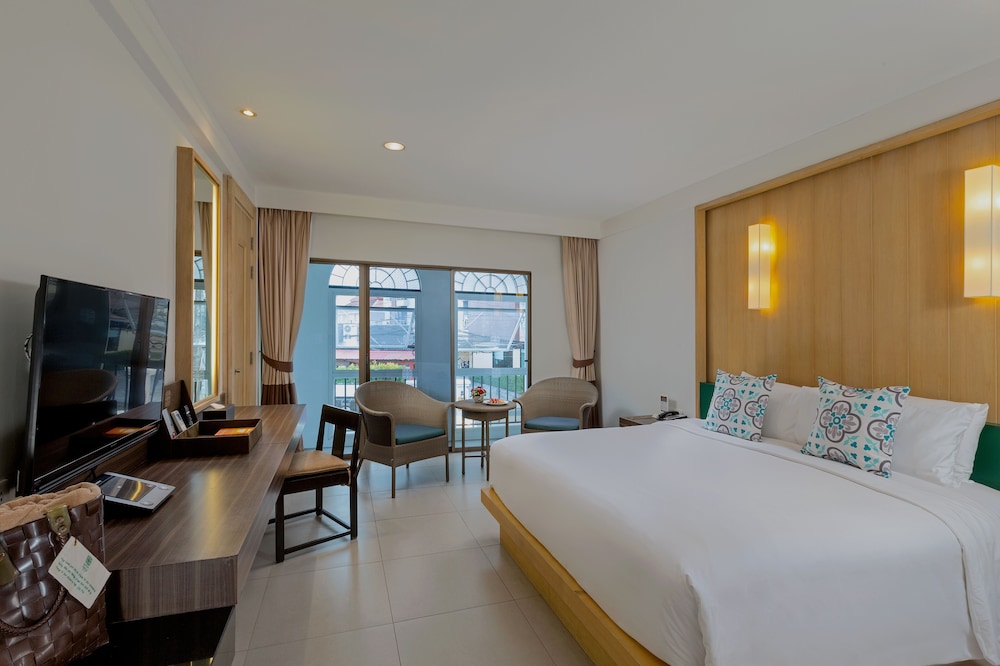 Sawaddi Patong Resort & Spa by Tolani — Hotel rooms in Patong Beach, Phuket Province