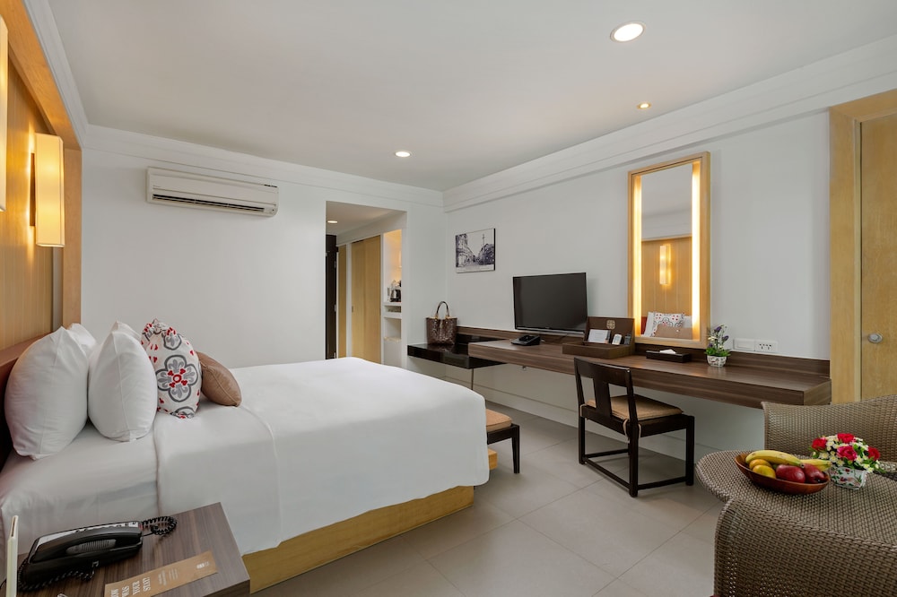 Sawaddi Patong Resort & Spa by Tolani — Hotel rooms in Patong Beach, Phuket Province